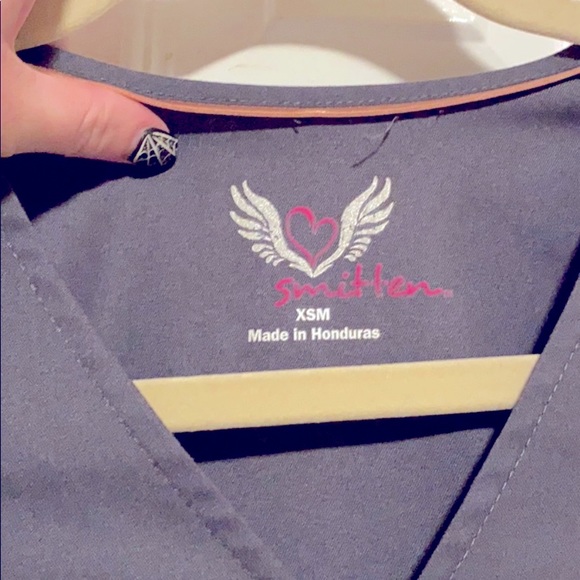 Smitten Gray Scrub top - Picture 4 of 4